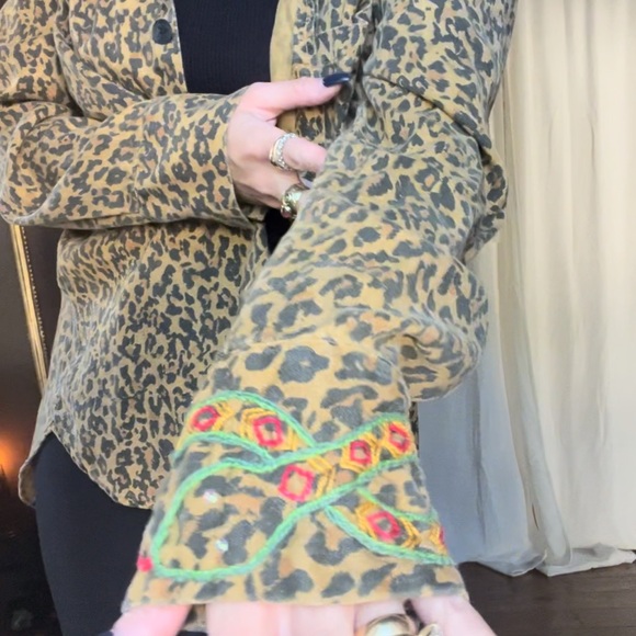 Hand embroidered funky leopard western button up - Picture 4 of 7